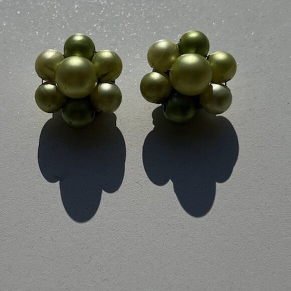 Vintage Clip On Earrings Cluster Green Leaves Round Beaded Hong Kong Soft 1" - Picture 1 of 12
